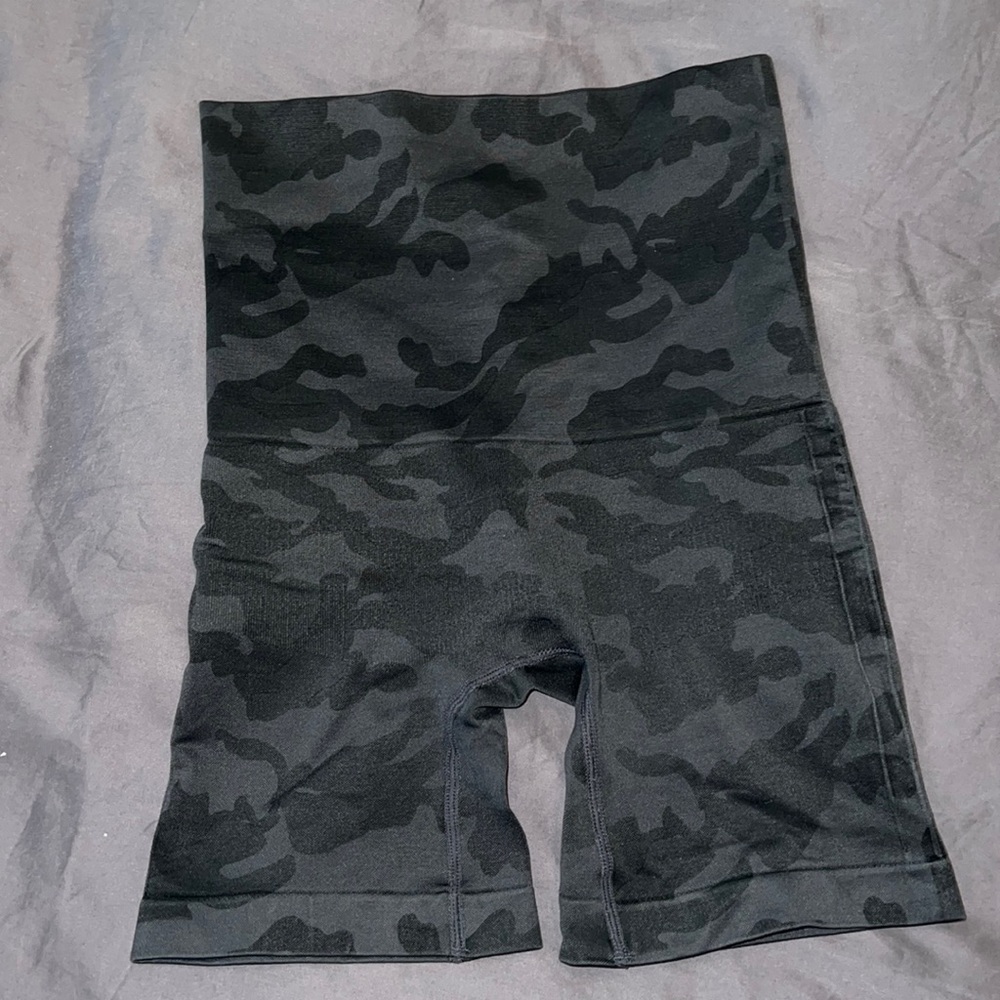 Belly bandit mother tucker camo short